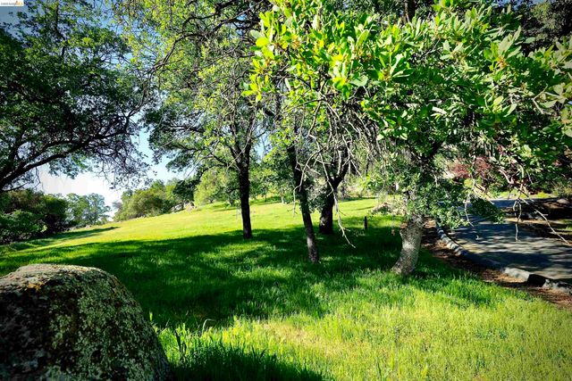 18288 Lambert Lake Road, Sonora, CA 95370