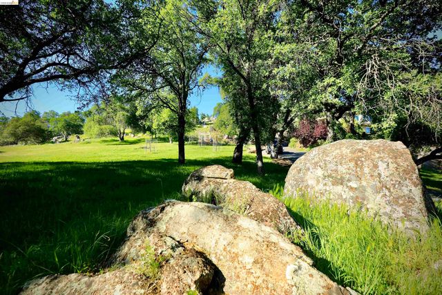 18288 Lambert Lake Road, Sonora, CA 95370