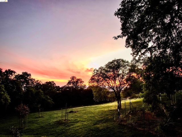 18288 Lambert Lake Road, Sonora, CA 95370