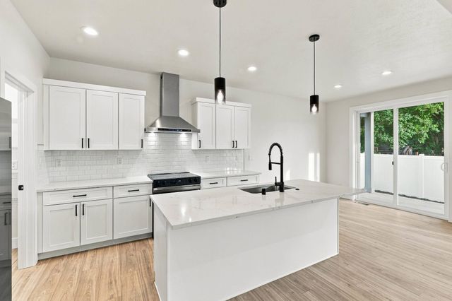 9910 E Springfield Ln, Spokane Valley, WA 99206