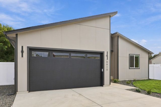 9910 E Springfield Ln, Spokane Valley, WA 99206