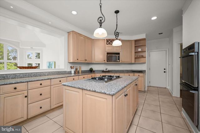 9848 AVENEL FARM DR, Potomac, MD 20854