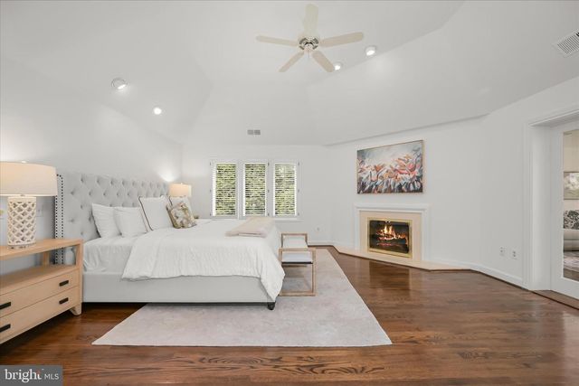 9848 AVENEL FARM DR, Potomac, MD 20854