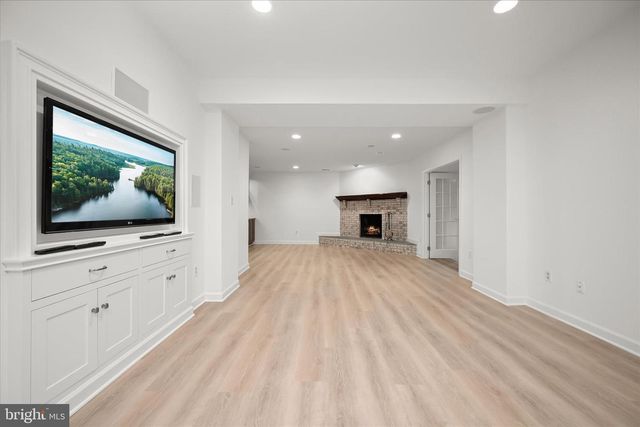 9848 AVENEL FARM DR, Potomac, MD 20854