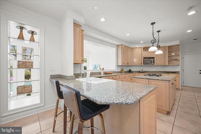 9848 AVENEL FARM DR, Potomac, MD 20854