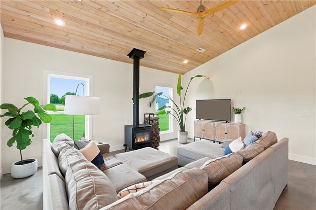 10990 Pickett Ridge Road, Prairie Grove, AR 72753
