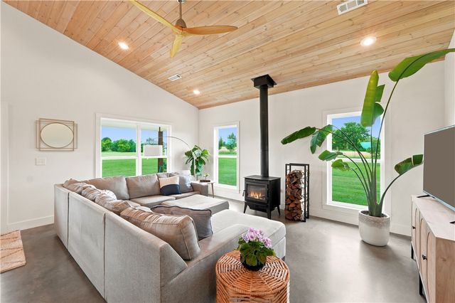 10990 Pickett Ridge Road, Prairie Grove, AR 72753