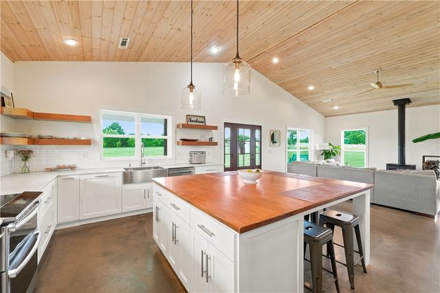 10990 Pickett Ridge Road, Prairie Grove, AR 72753