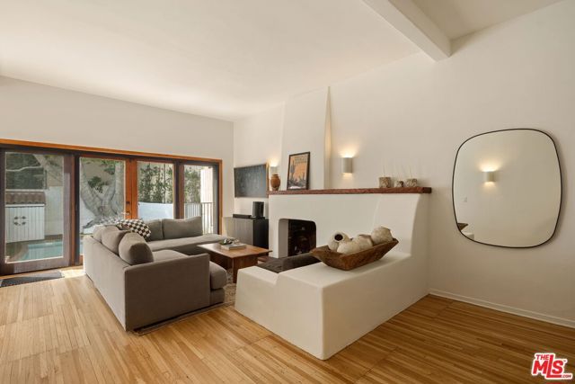 939 N Wetherly Drive, West Hollywood, CA 90069