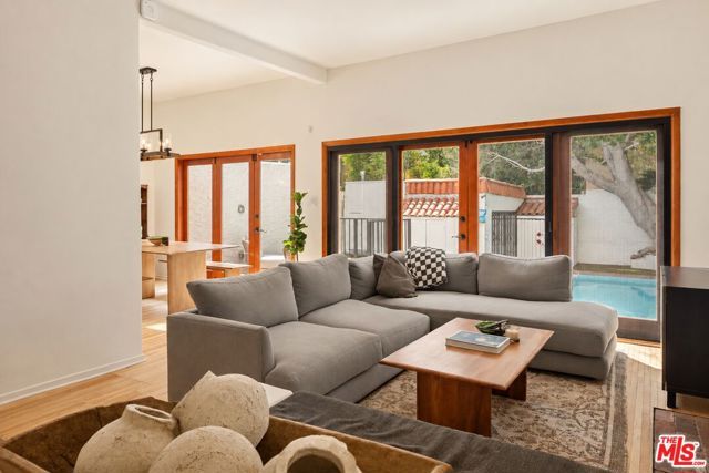 939 N Wetherly Drive, West Hollywood, CA 90069