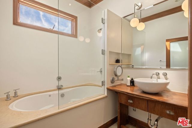 939 N Wetherly Drive, West Hollywood, CA 90069