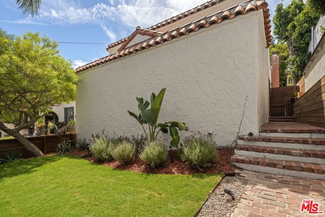 939 N Wetherly Drive, West Hollywood, CA 90069