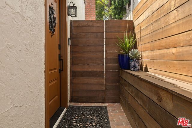 939 N Wetherly Drive, West Hollywood, CA 90069
