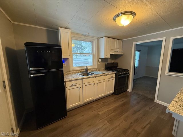 3785 S Cleveland Massillon Road, Norton, OH 44203