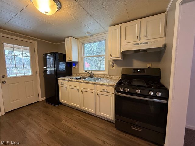 3785 S Cleveland Massillon Road, Norton, OH 44203