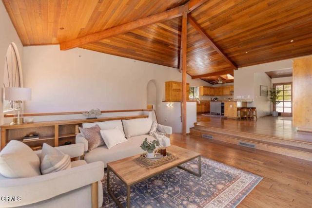 1008 Country Club Drive, Ojai, CA 93023