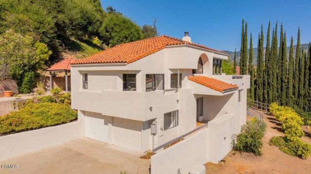 1008 Country Club Drive, Ojai, CA 93023