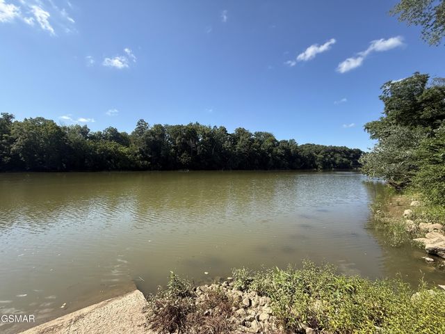 2025 Farm Boulevard, Sevierville, TN 37876