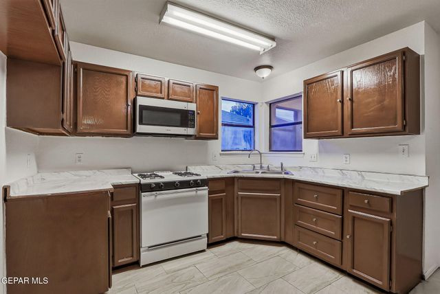 1848 Polly Harris Drive, El Paso, TX 79936