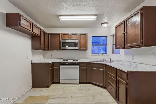 1848 Polly Harris Drive, El Paso, TX 79936