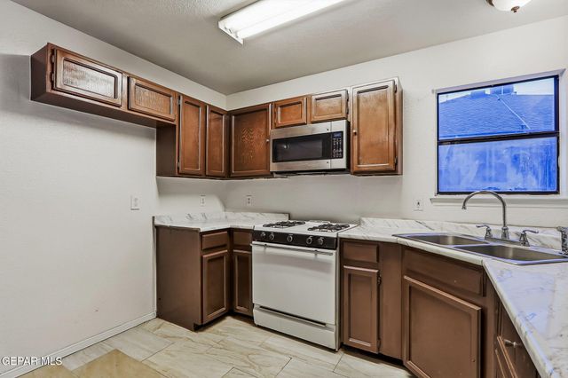 1848 Polly Harris Drive, El Paso, TX 79936