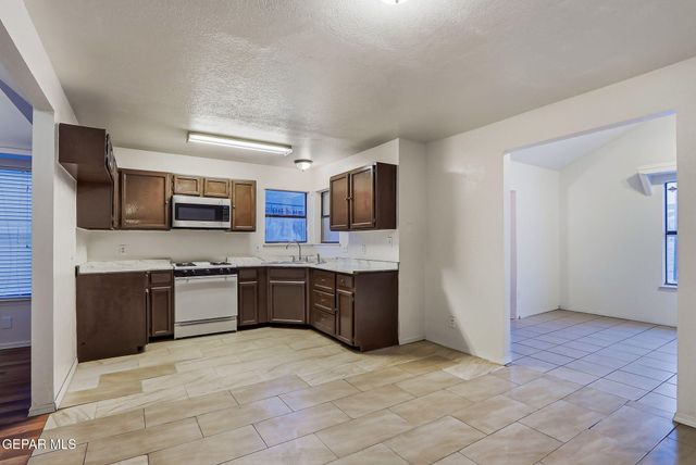 1848 Polly Harris Drive, El Paso, TX 79936