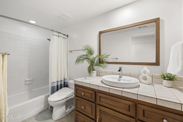 121 Windsong Street, Thousand Oaks, CA 91360