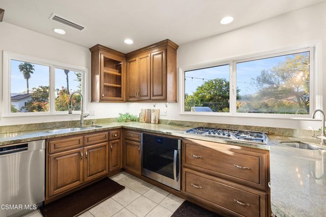 121 Windsong Street, Thousand Oaks, CA 91360