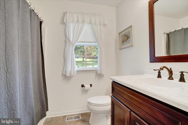 140 HERSHEY CIR, Stewartstown, PA 17363