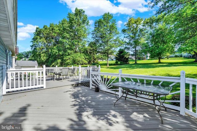140 HERSHEY CIR, Stewartstown, PA 17363