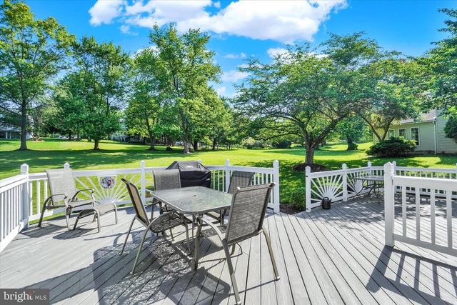 140 HERSHEY CIR, Stewartstown, PA 17363