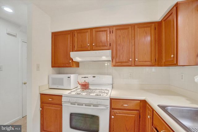140 HERSHEY CIR, Stewartstown, PA 17363