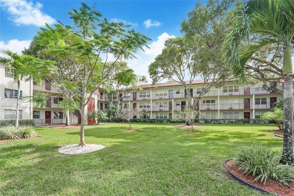 13500 SW 1st St 206U, Pembroke Pines, FL 33027