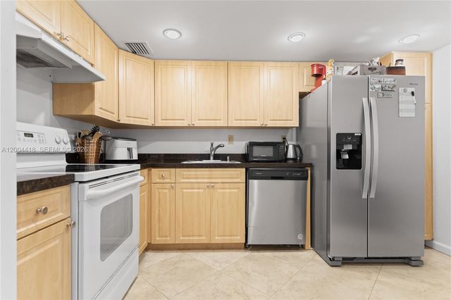 100 Bayview Dr 307, Sunny Isles Beach, FL 33160