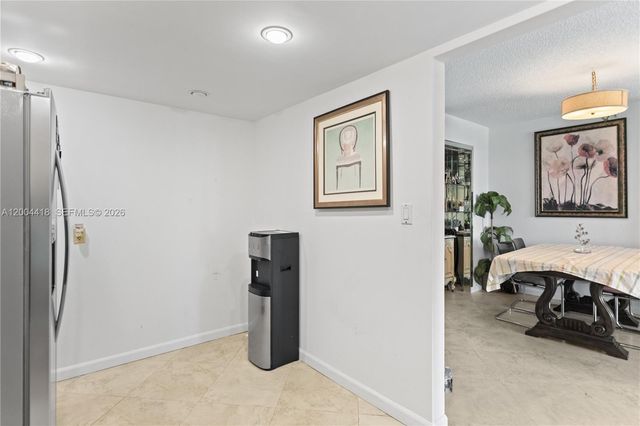 100 Bayview Dr 307, Sunny Isles Beach, FL 33160