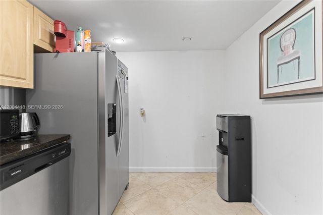 100 Bayview Dr 307, Sunny Isles Beach, FL 33160