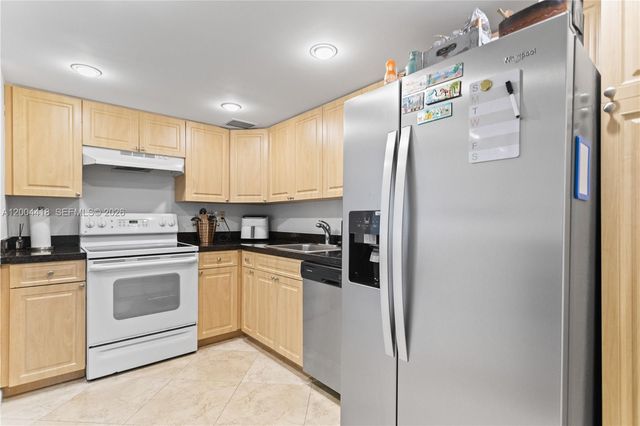 100 Bayview Dr 307, Sunny Isles Beach, FL 33160