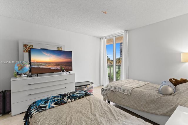 100 Bayview Dr 307, Sunny Isles Beach, FL 33160