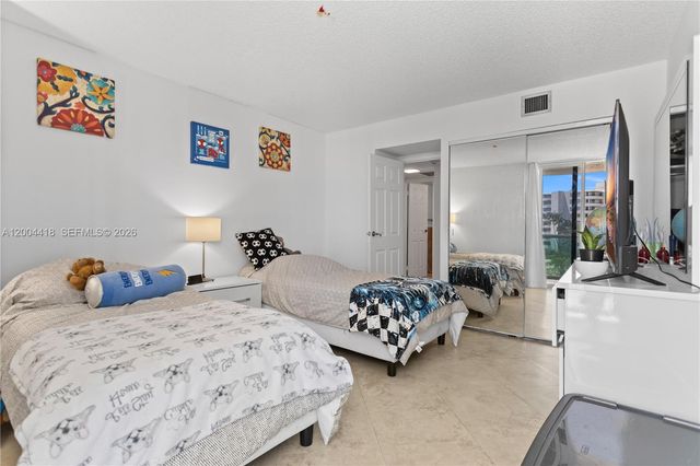 100 Bayview Dr 307, Sunny Isles Beach, FL 33160