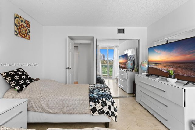 100 Bayview Dr 307, Sunny Isles Beach, FL 33160