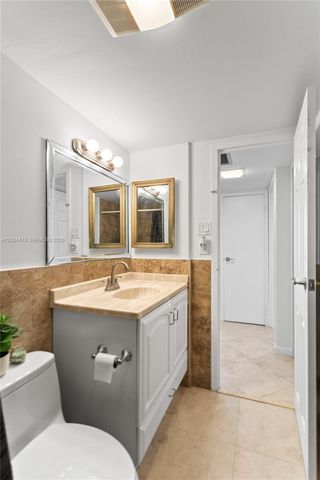 100 Bayview Dr 307, Sunny Isles Beach, FL 33160