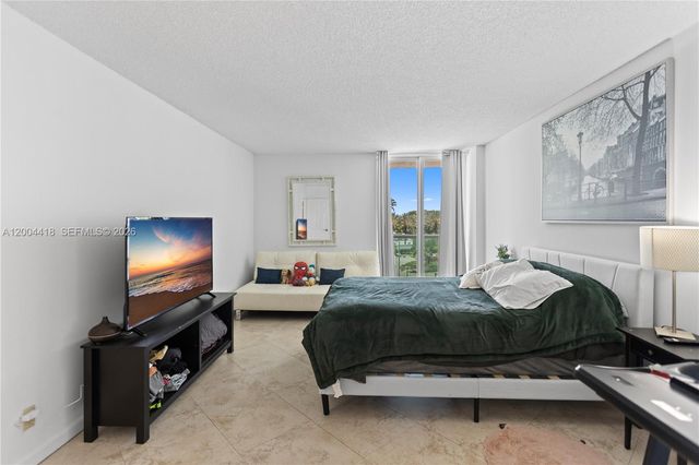 100 Bayview Dr 307, Sunny Isles Beach, FL 33160