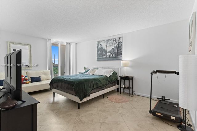 100 Bayview Dr 307, Sunny Isles Beach, FL 33160