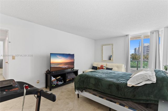 100 Bayview Dr 307, Sunny Isles Beach, FL 33160