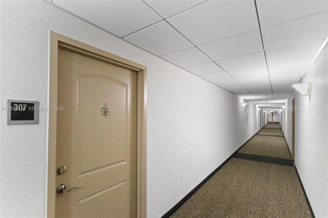 100 Bayview Dr 307, Sunny Isles Beach, FL 33160