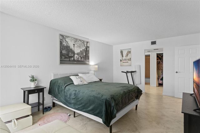 100 Bayview Dr 307, Sunny Isles Beach, FL 33160