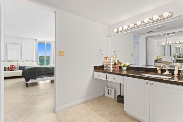 100 Bayview Dr 307, Sunny Isles Beach, FL 33160