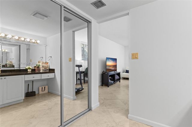 100 Bayview Dr 307, Sunny Isles Beach, FL 33160