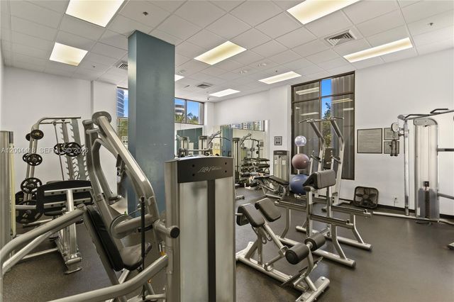 100 Bayview Dr 307, Sunny Isles Beach, FL 33160