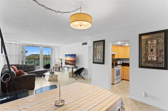 100 Bayview Dr 307, Sunny Isles Beach, FL 33160